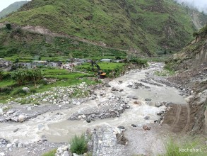 पानिको बहाब बढे संगै यातायातका साधन ठप्प, यात्रु सास्तीमा