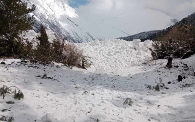 हिमपहिरो जाँदा मनाङमा आवतजावत  गर्न जोखिम