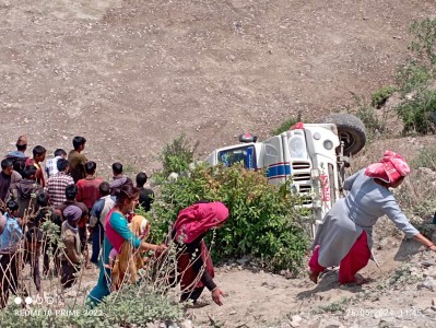 दुई वडा नम्बर  वडा कार्यालय नजिकै एक बोलेरो जिप दुर्घाटना