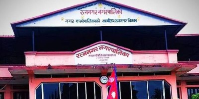 चितवनमा बढ्दो गर्मी : विद्यालय बन्द, खोप अभियान स्थगित