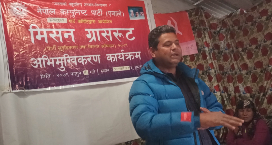 ‘प्रचण्ड’ वामपन्थी अवसरवाद र 'माधव नेपाल' सांगठनिक अराजकतावादको मतियारः एमाले नेता आचार्य